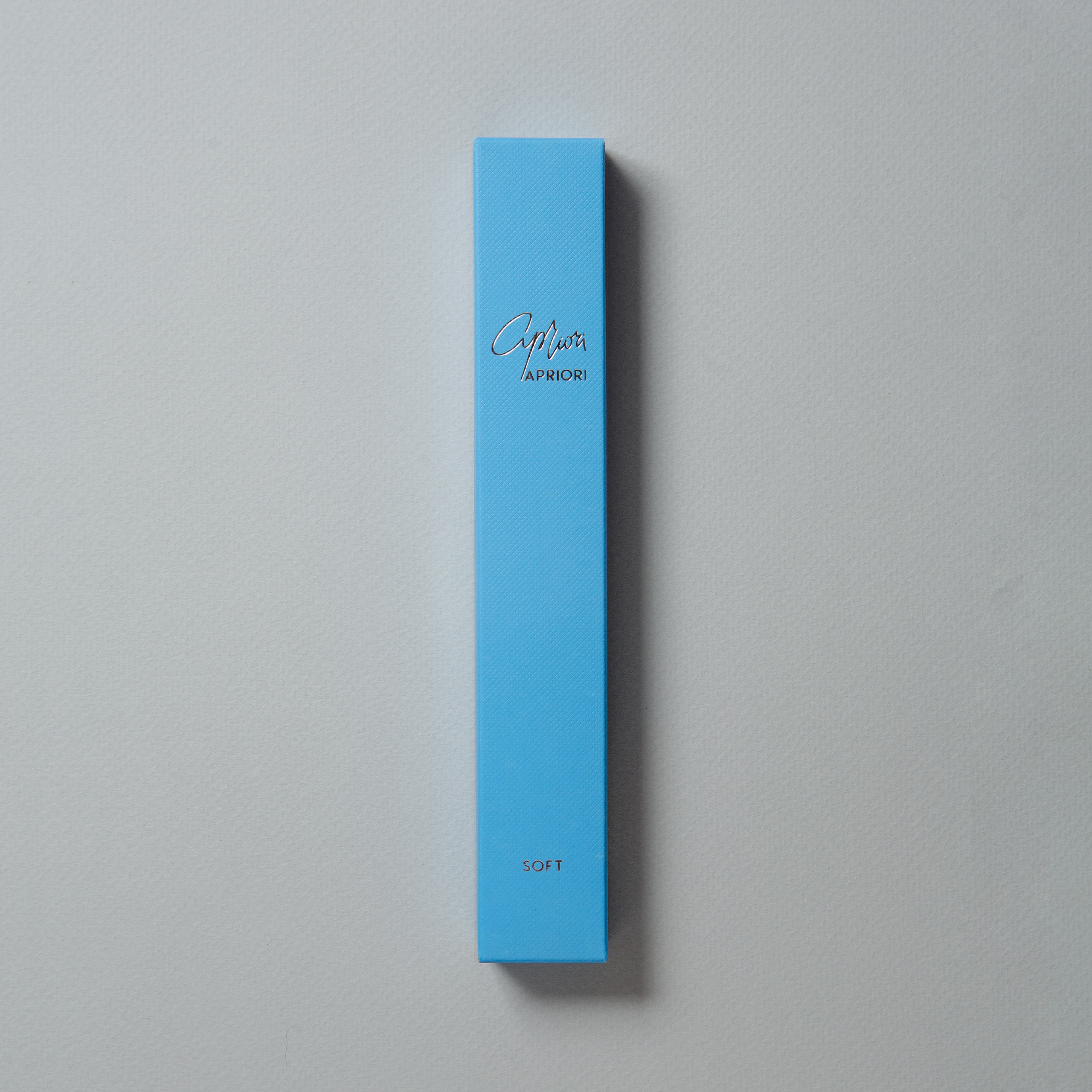 slim-by-apriori-peaceful-sky-silver-toothbrush-03