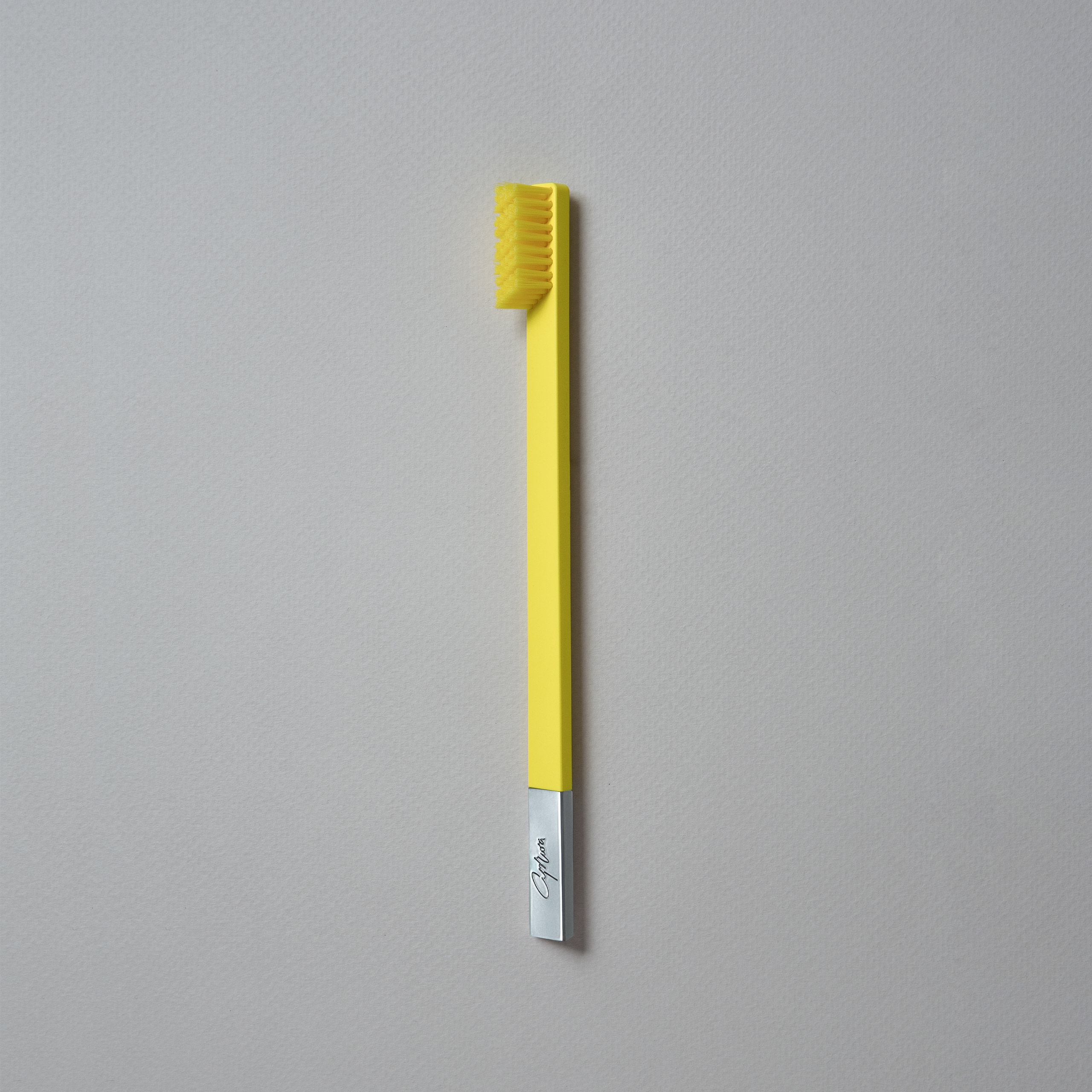 slim-by-apriori-sunflower-yellow-silver-toothbrush-02