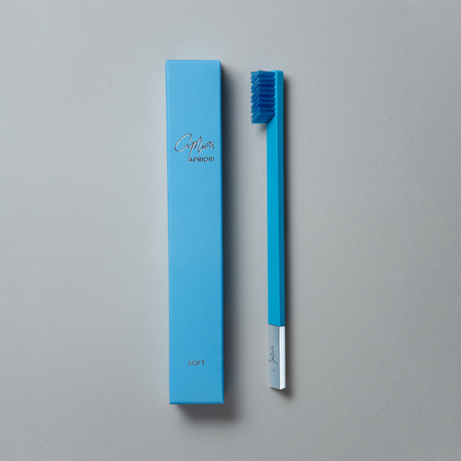 slim-by-apriori-peaceful-sky-silver-toothbrush-01