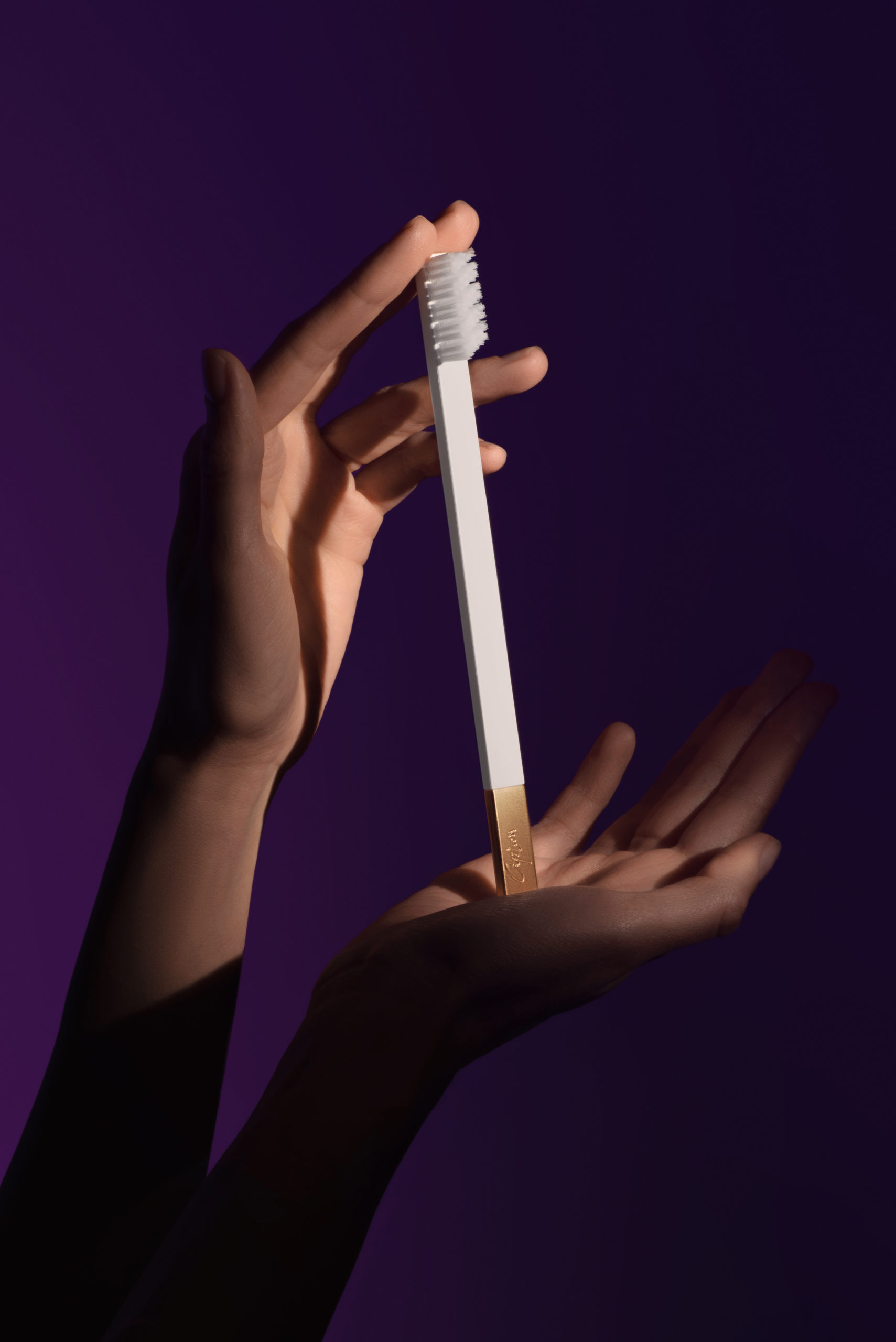 SLIM by Apriori toothbrush in white