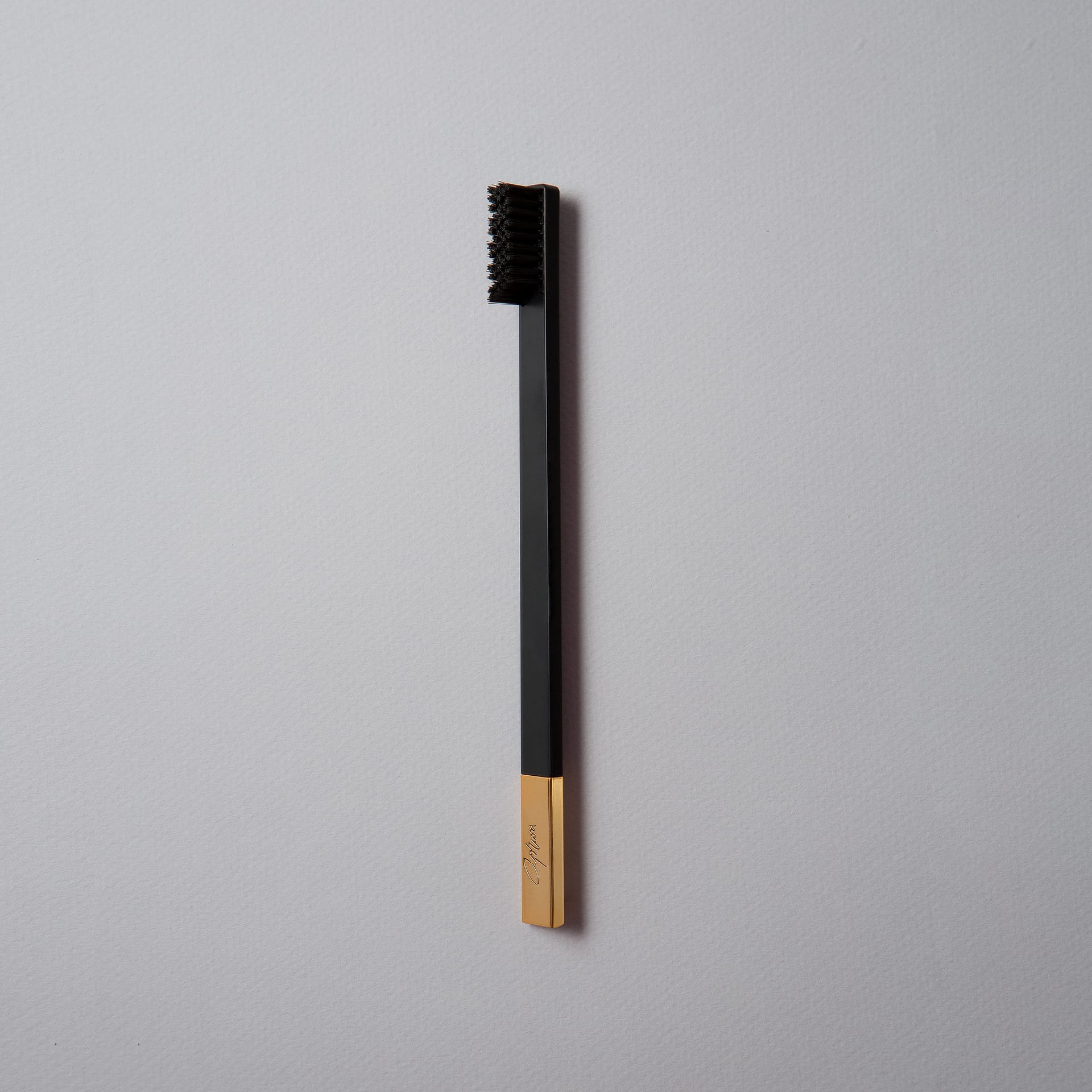 slim-by-apriori-black-gold-toothbrush-1