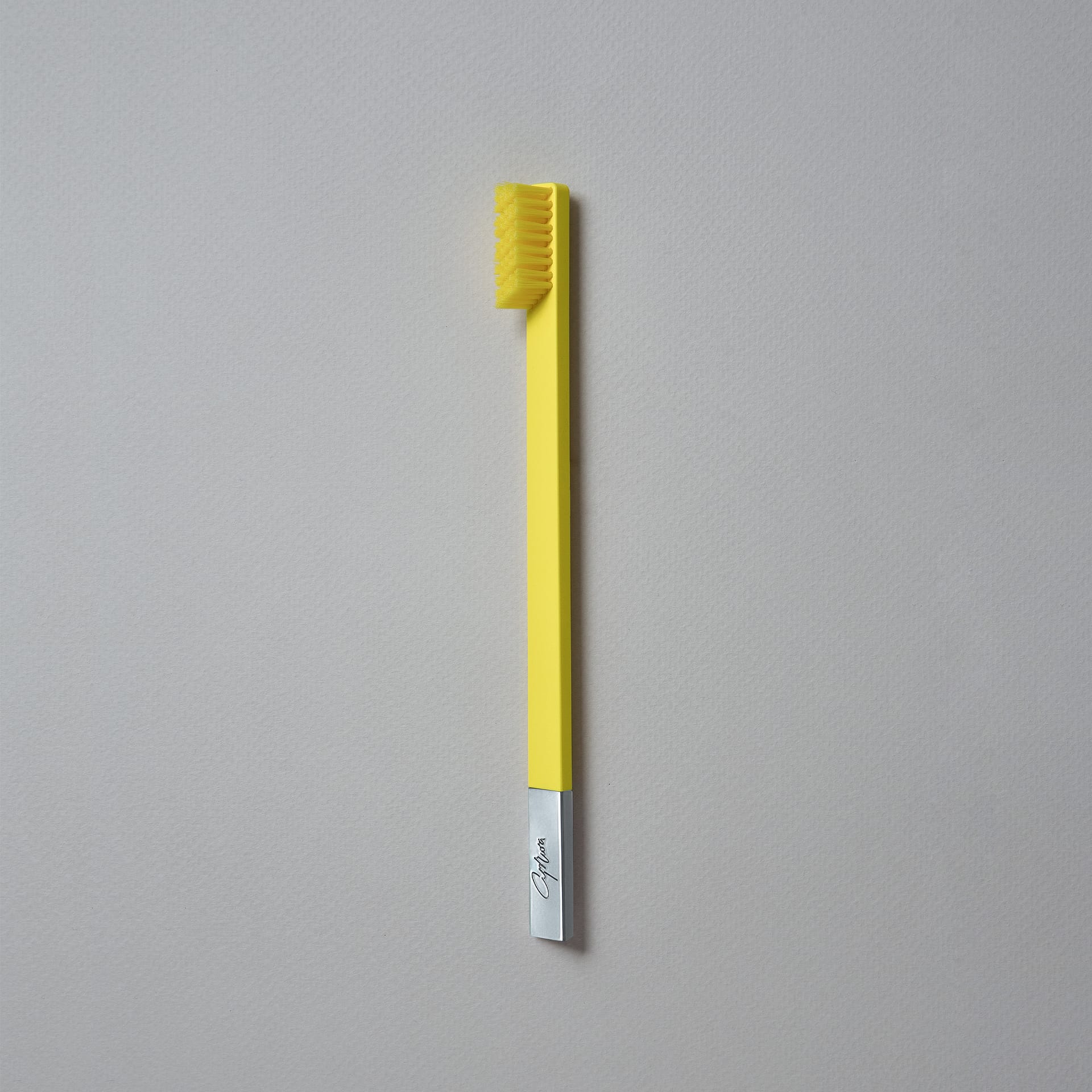 slim-by-apriori-sunflower-yellow-silver-toothbrush-02