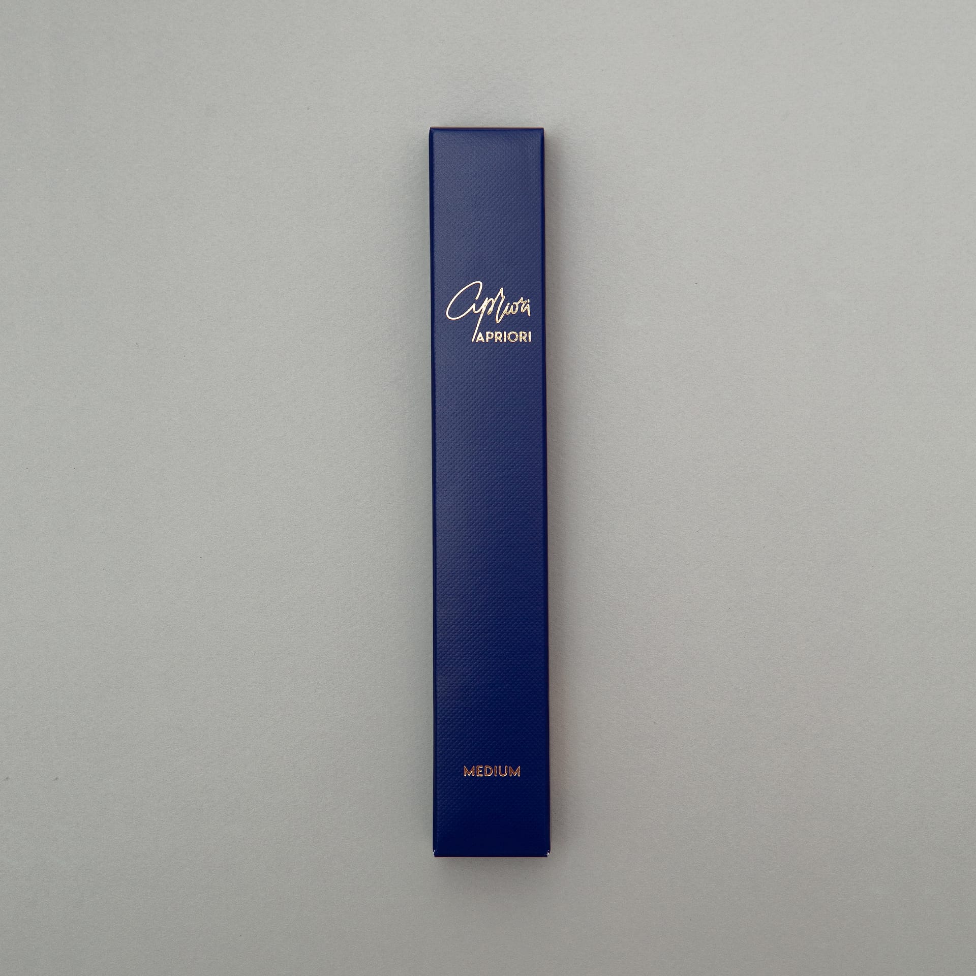 slim-by-apriori-sapphire-blue-gold-toothbrush-2
